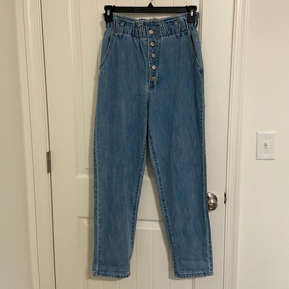 NEW Forever 21 women’s light wash multibutton elastic waist pull on jeans large